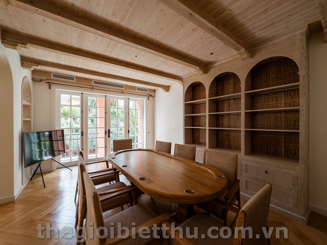 Long description image 1