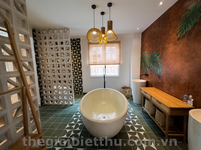 Long description image 1