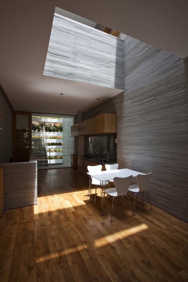 Long description image 1