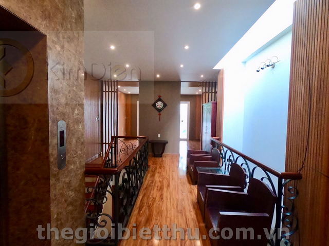 Long description image 1