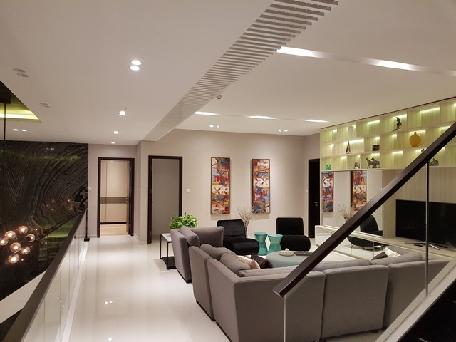 Long description image 1