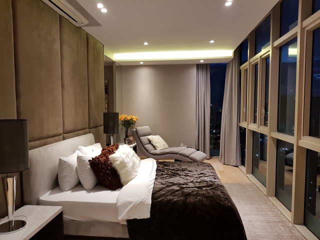 Long description image 1