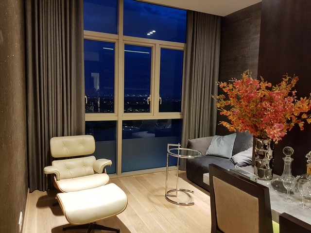 Long description image 1