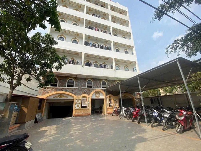 Long description image 1