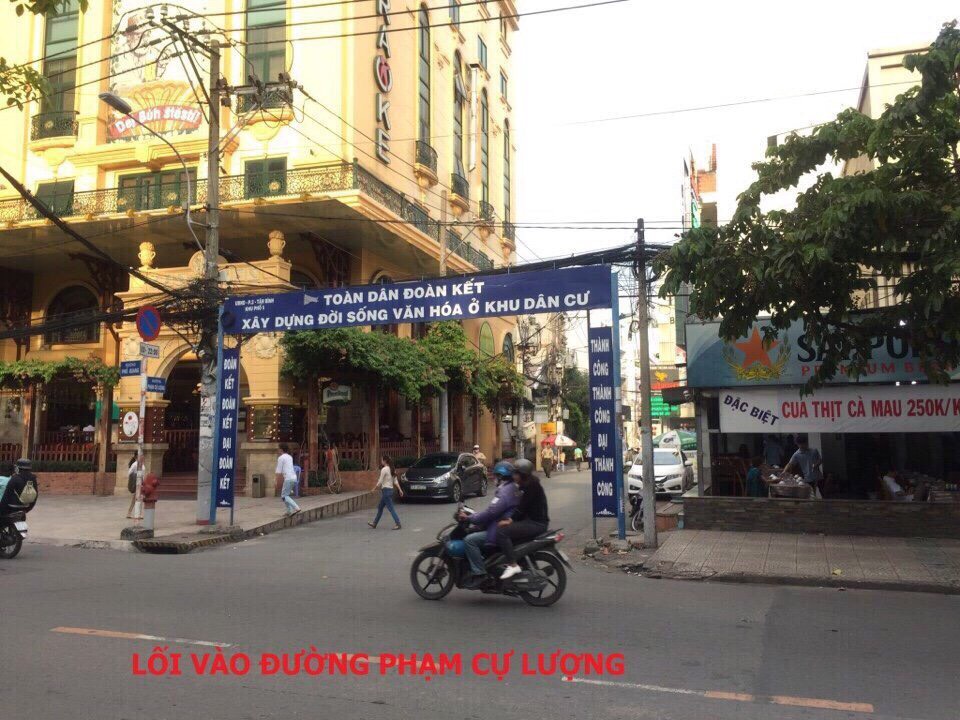 Long description image 1