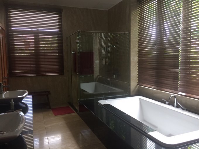 Long description image 1