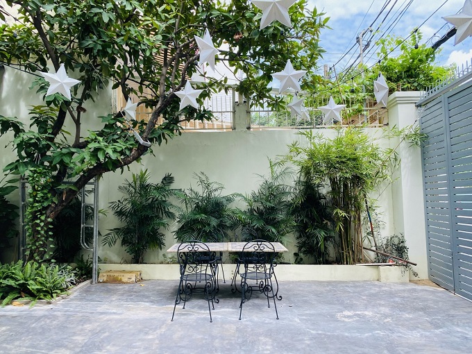 Long description image 1