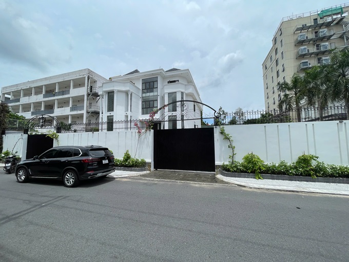 Long description image 1